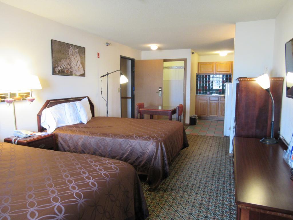 Howard Johnson By Wyndham Wichita Airport Exterior foto